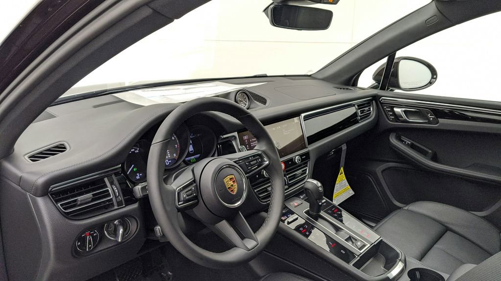 Certified 2024 Porsche Macan S AWD/4WD image 33
