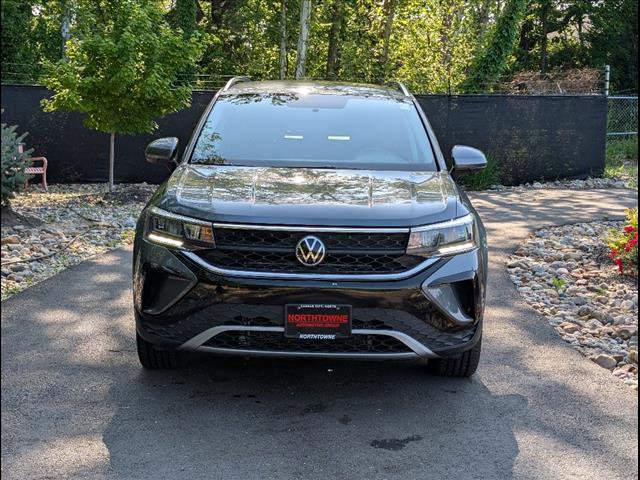 Certified 2022 Volkswagen Taos SE image 9