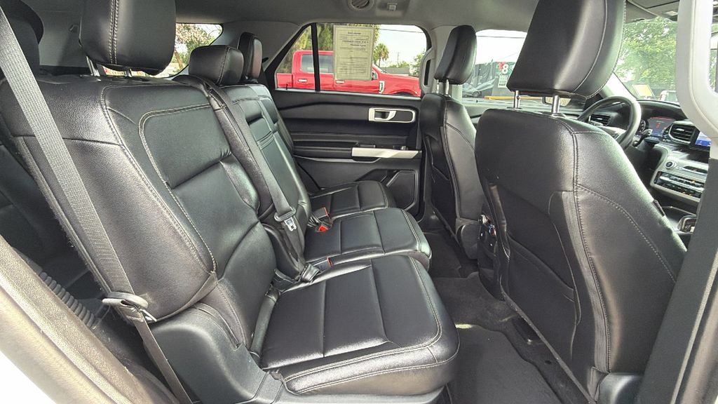 Used 2021 Ford Explorer XLT w/ Equipment Group 202A AWD/4WD image 17