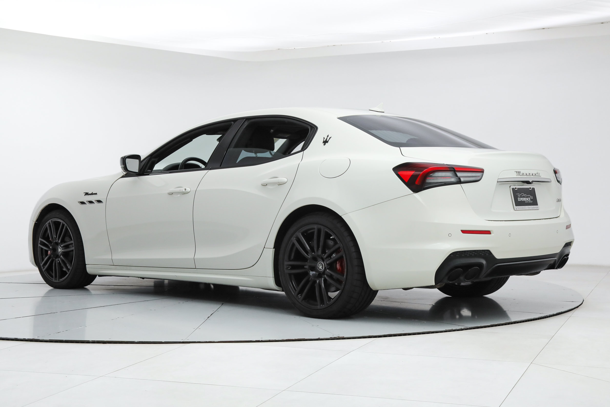 Certified 2023 Maserati Ghibli Modena RWD image 3