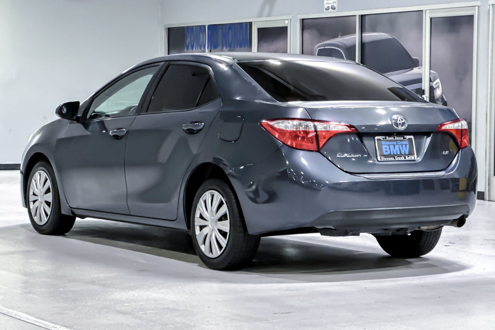 Used 2015 Toyota Corolla LE FWD image 3