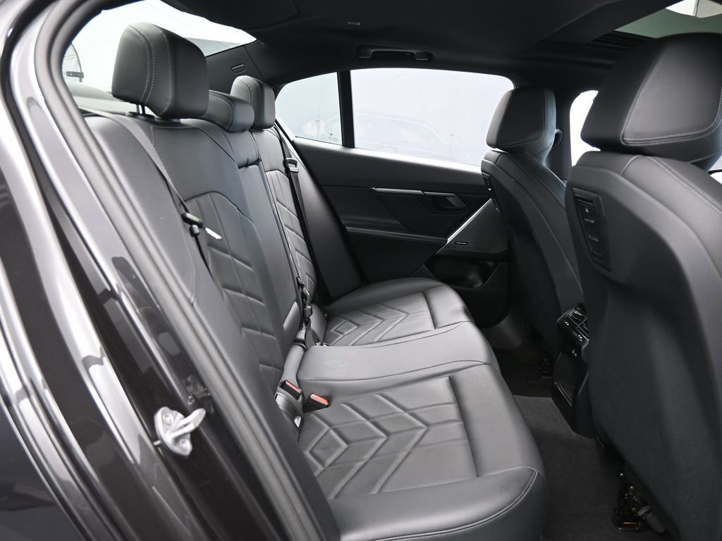 Used 2024 BMW 530i xDrive image 46