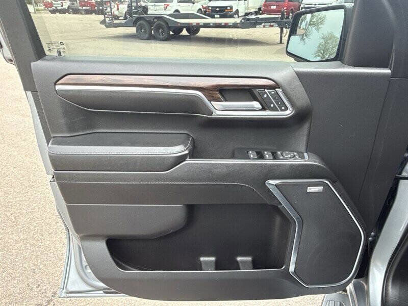 Used 2023 GMC Sierra 1500 SLT w/ SLT Convenience Package AWD/4WD image 17