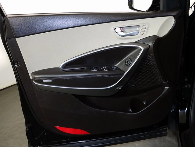 Used 2017 Hyundai Santa Fe SE Ultimate w/ Cargo Package image 25