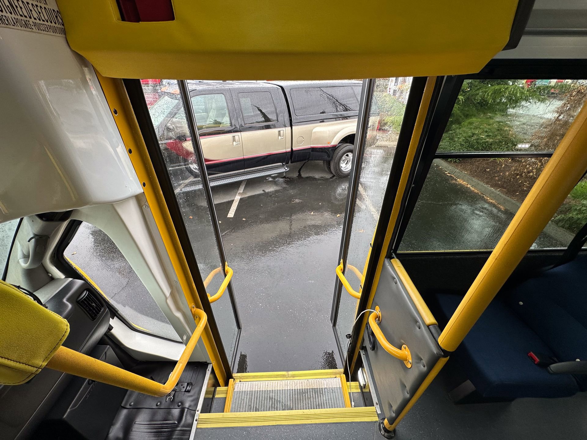 Used 2014 Chevrolet Express 3500 RWD image 14