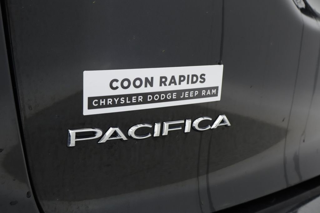 Used 2023 Chrysler Pacifica Touring-L FWD image 18