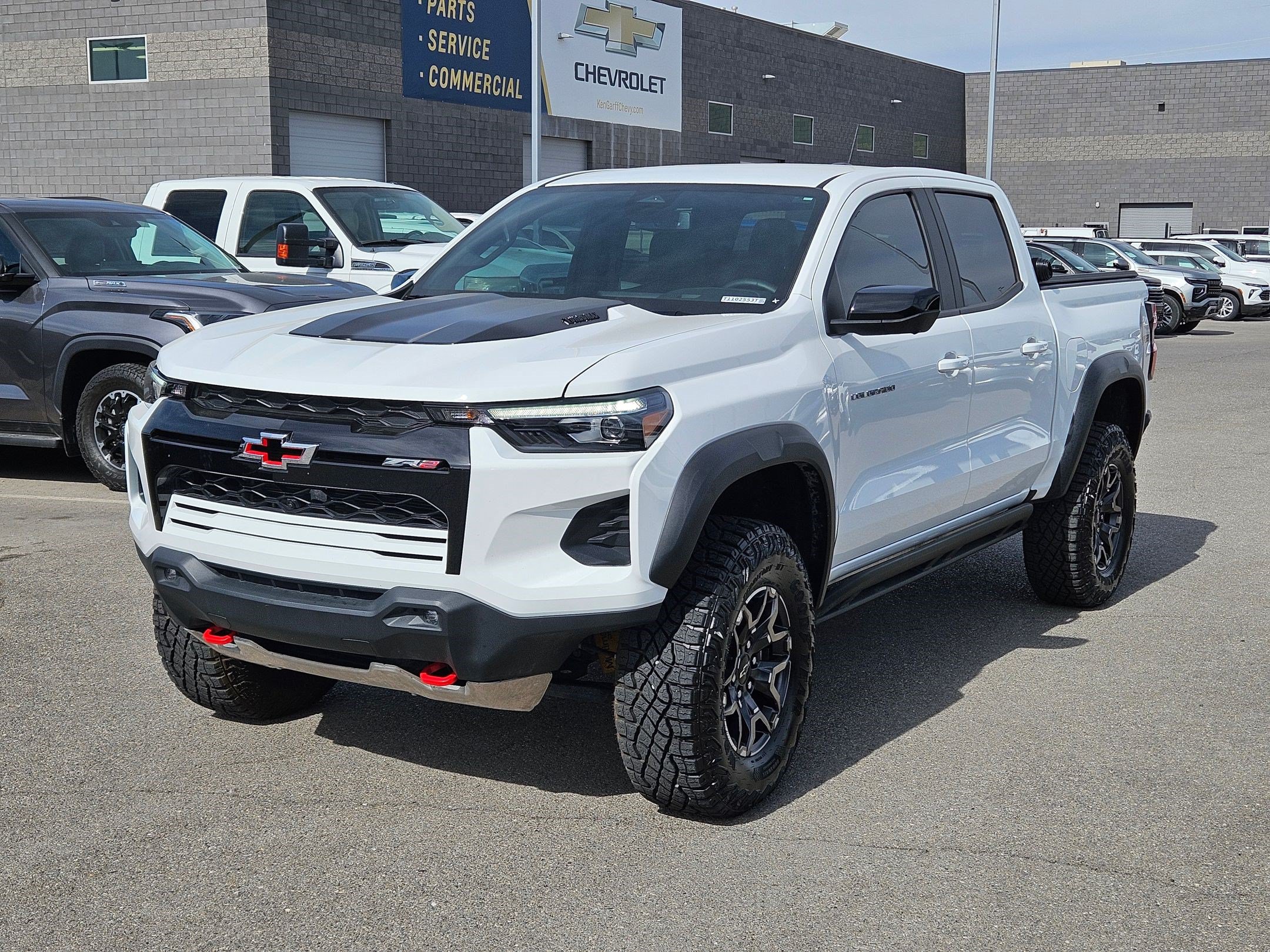 Used 2026 Chevrolet Colorado ZR2 w/ Technology Package AWD/4WD image 8