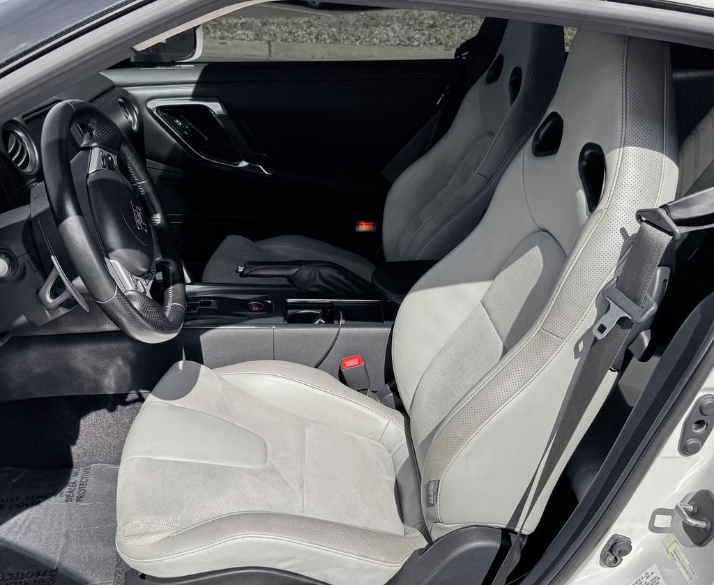 Used 2009 Nissan GT-R Premium AWD/4WD image 13
