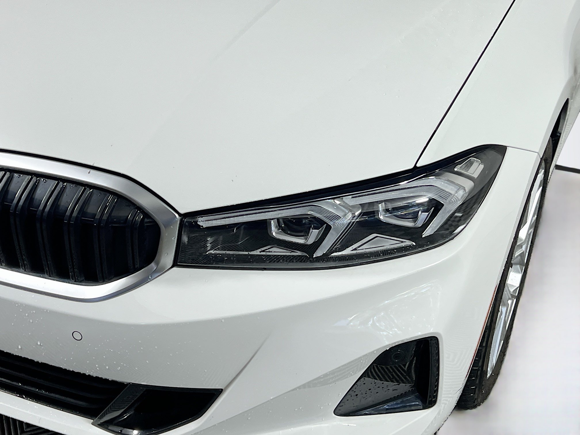 Used 2025 BMW 330i xDrive Sedan AWD/4WD image 12