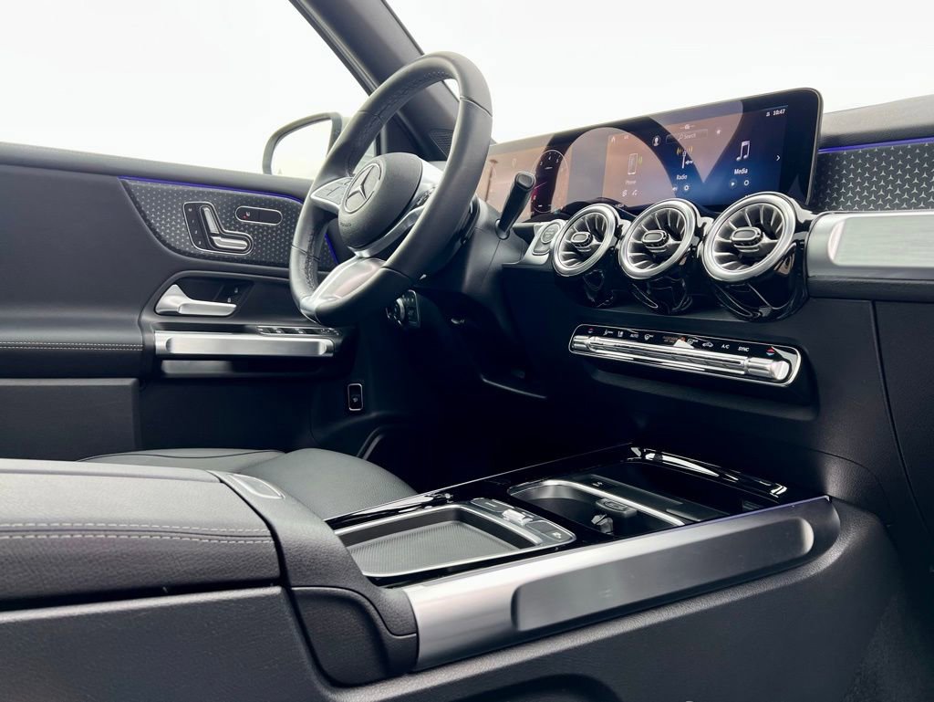 Certified 2025 Mercedes-Benz GLB 250 4MATIC image 17