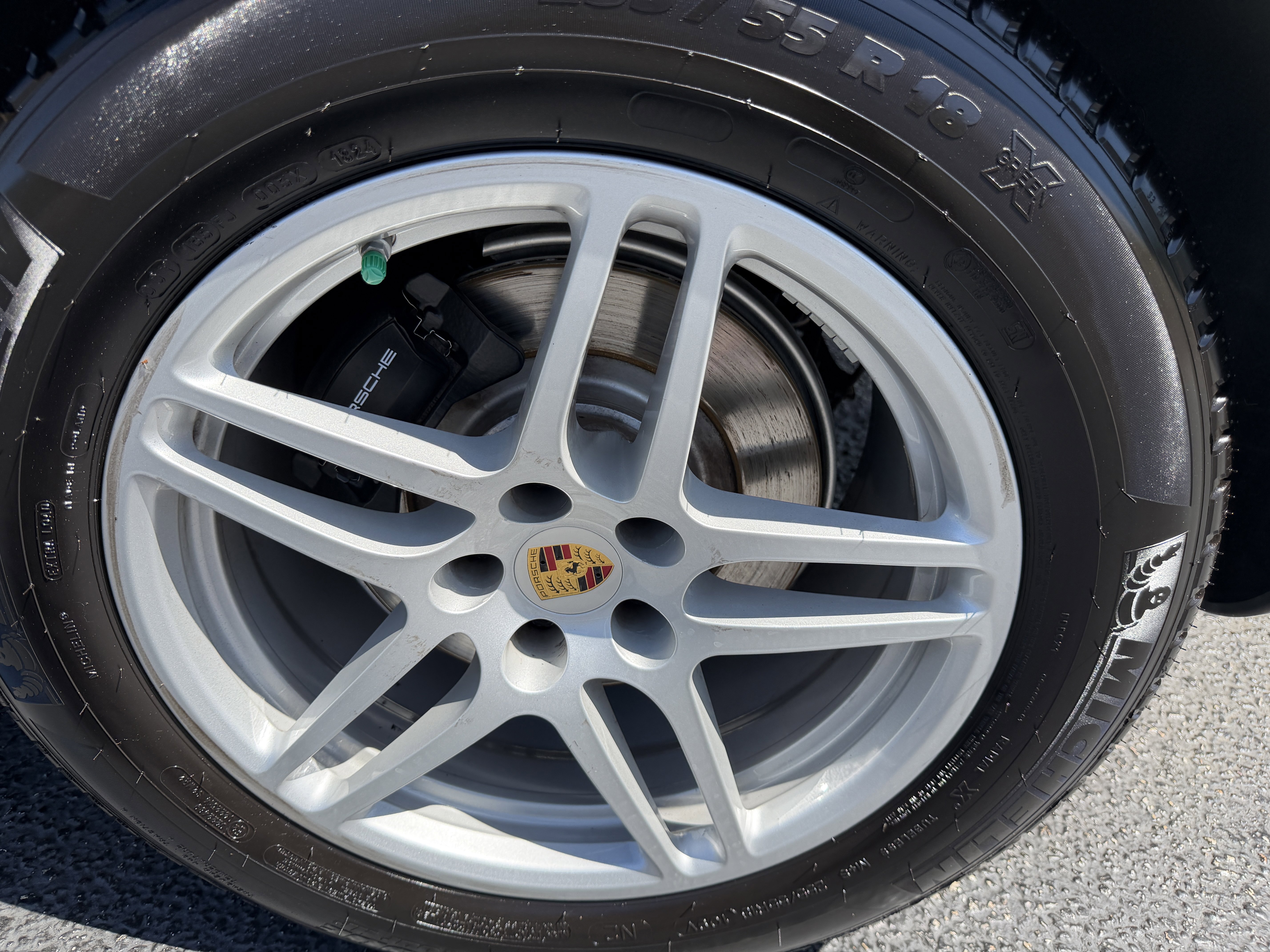 Certified 2017 Porsche Macan AWD/4WD image 9