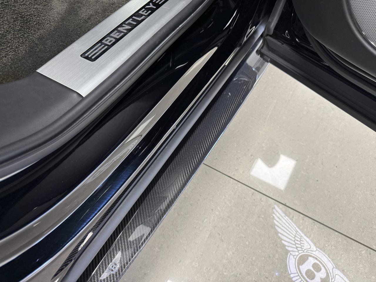 Used 2018 Bentley Bentayga AWD/4WD image 42