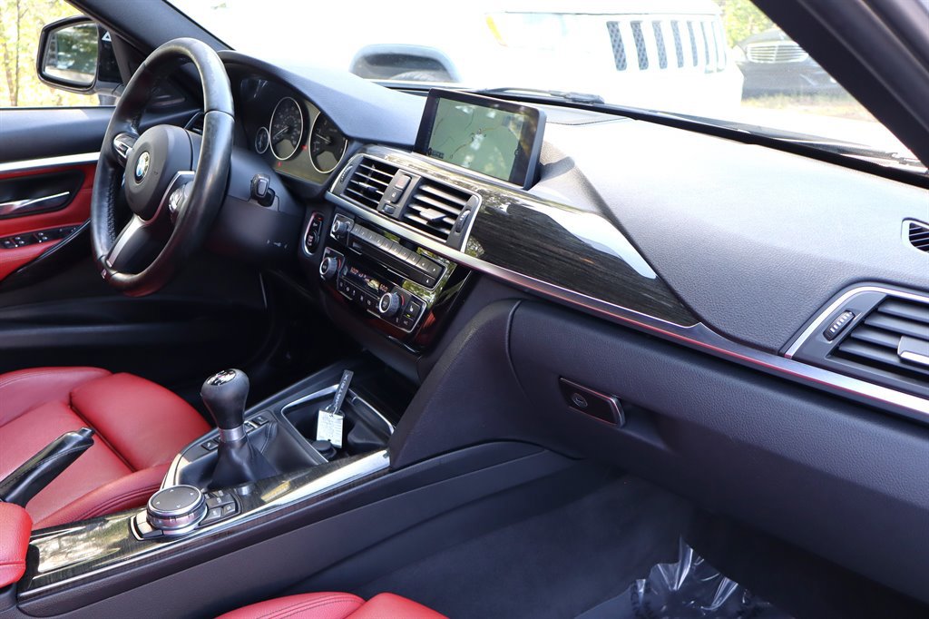 Used 2016 BMW 340i xDrive Sedan image 21