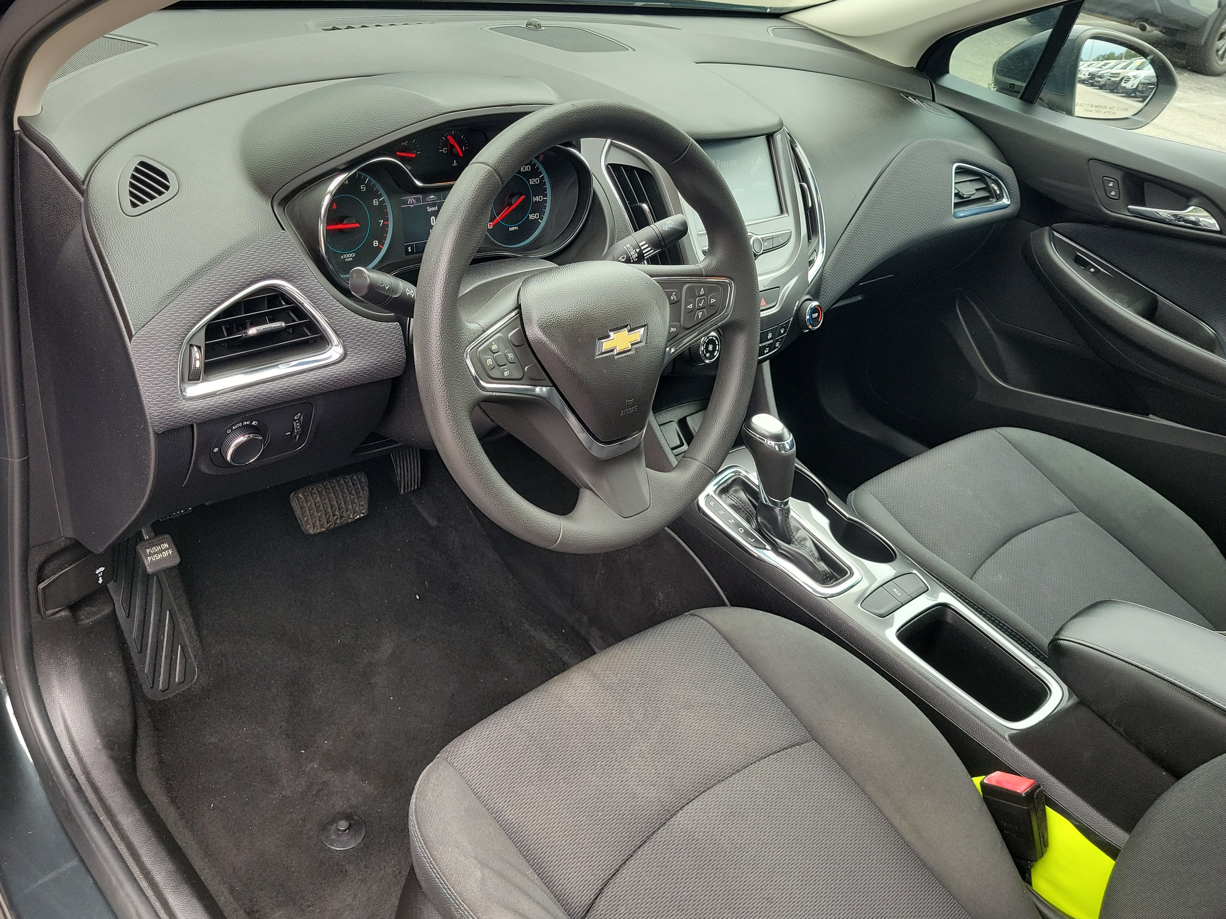 Used 2018 Chevrolet Cruze LT FWD image 21