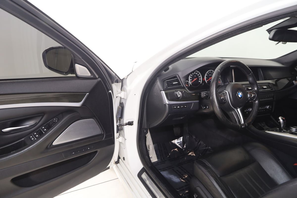 Used 2015 BMW M5 RWD image 50
