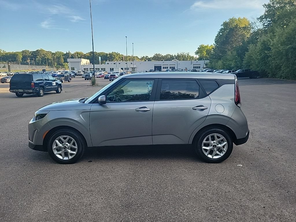 Used 2025 Kia Soul LX w/ LX Technology Package FWD image 20