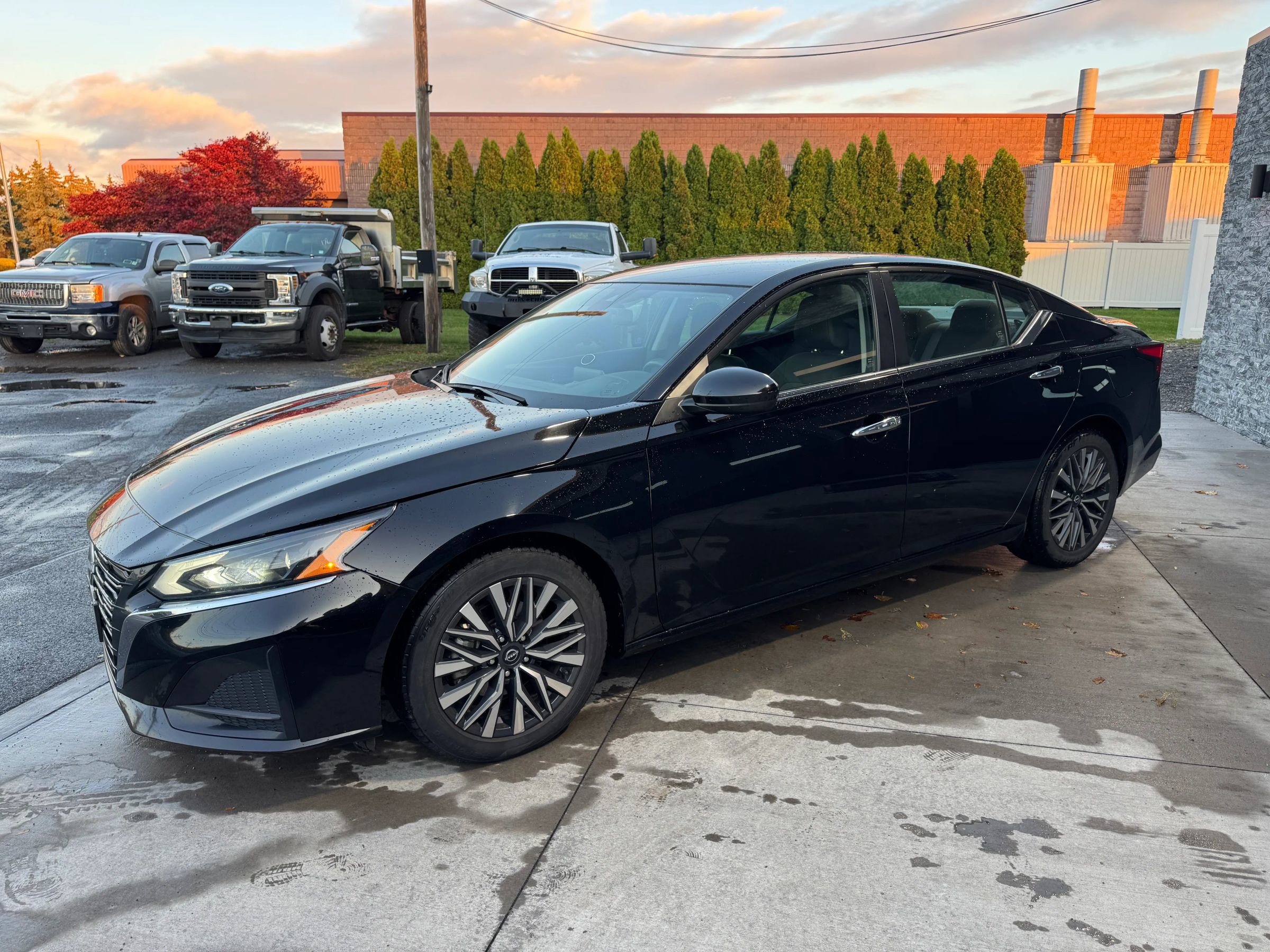 Used 2023 Nissan Altima 2.5 SV image 2