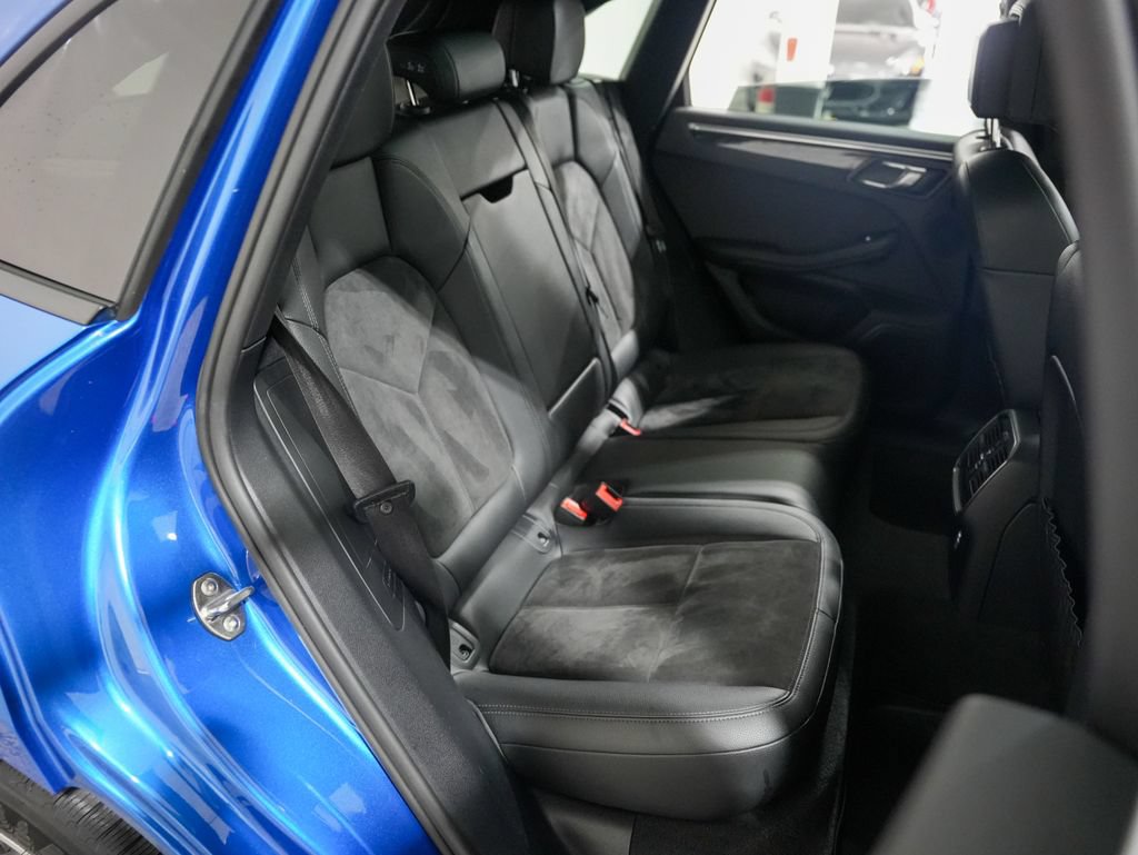 Used 2020 Porsche Macan AWD/4WD image 32