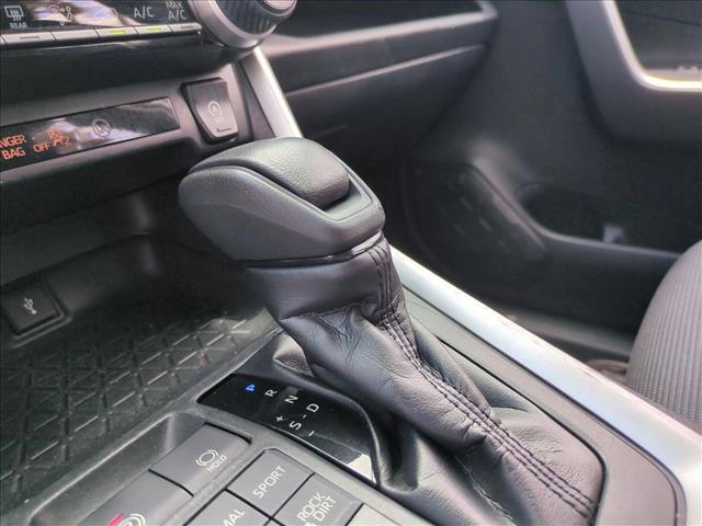 Used 2020 Toyota RAV4 LE w/ All Weather Liner Package AWD/4WD image 12