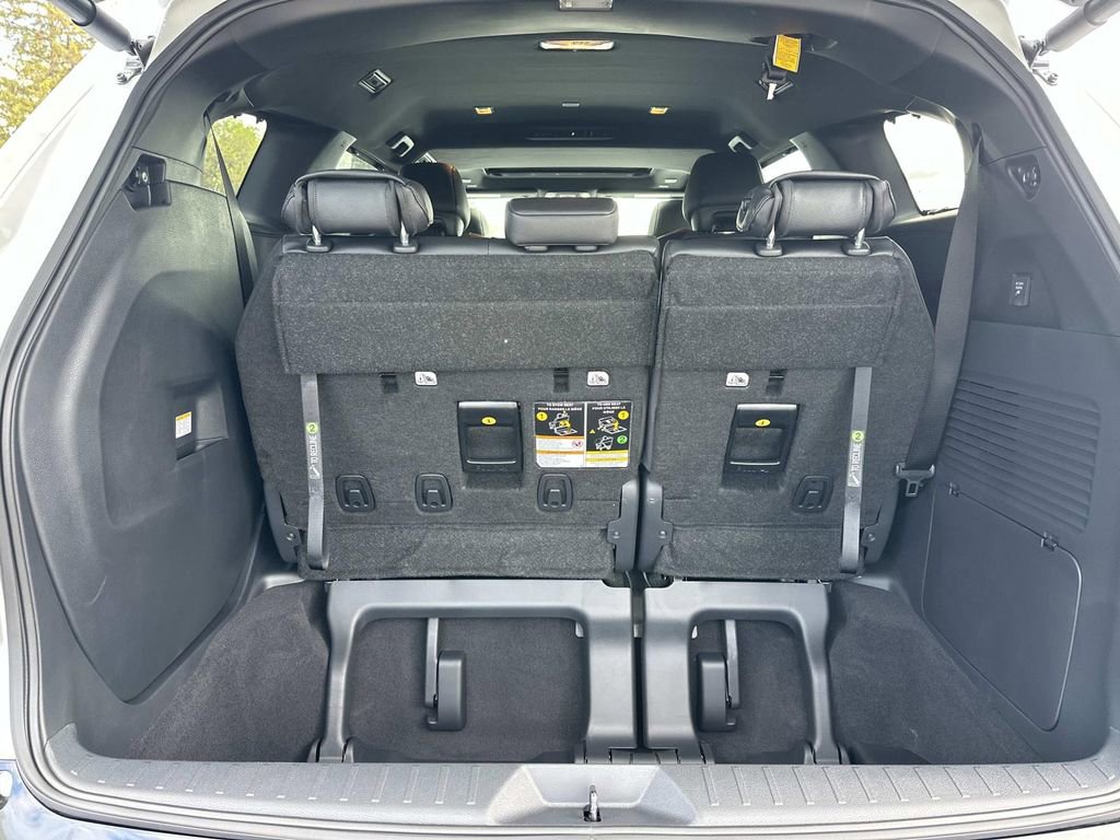 New 2026 Toyota Sienna Platinum AWD/4WD image 9