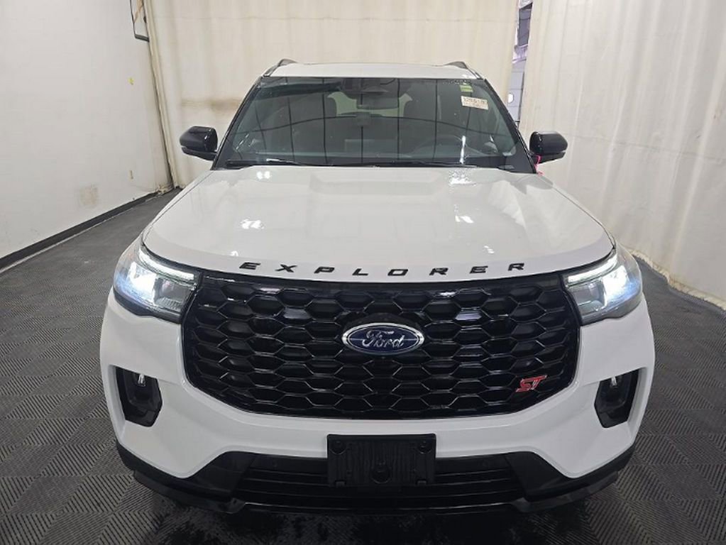 Used 2025 Ford Explorer ST AWD/4WD image 3