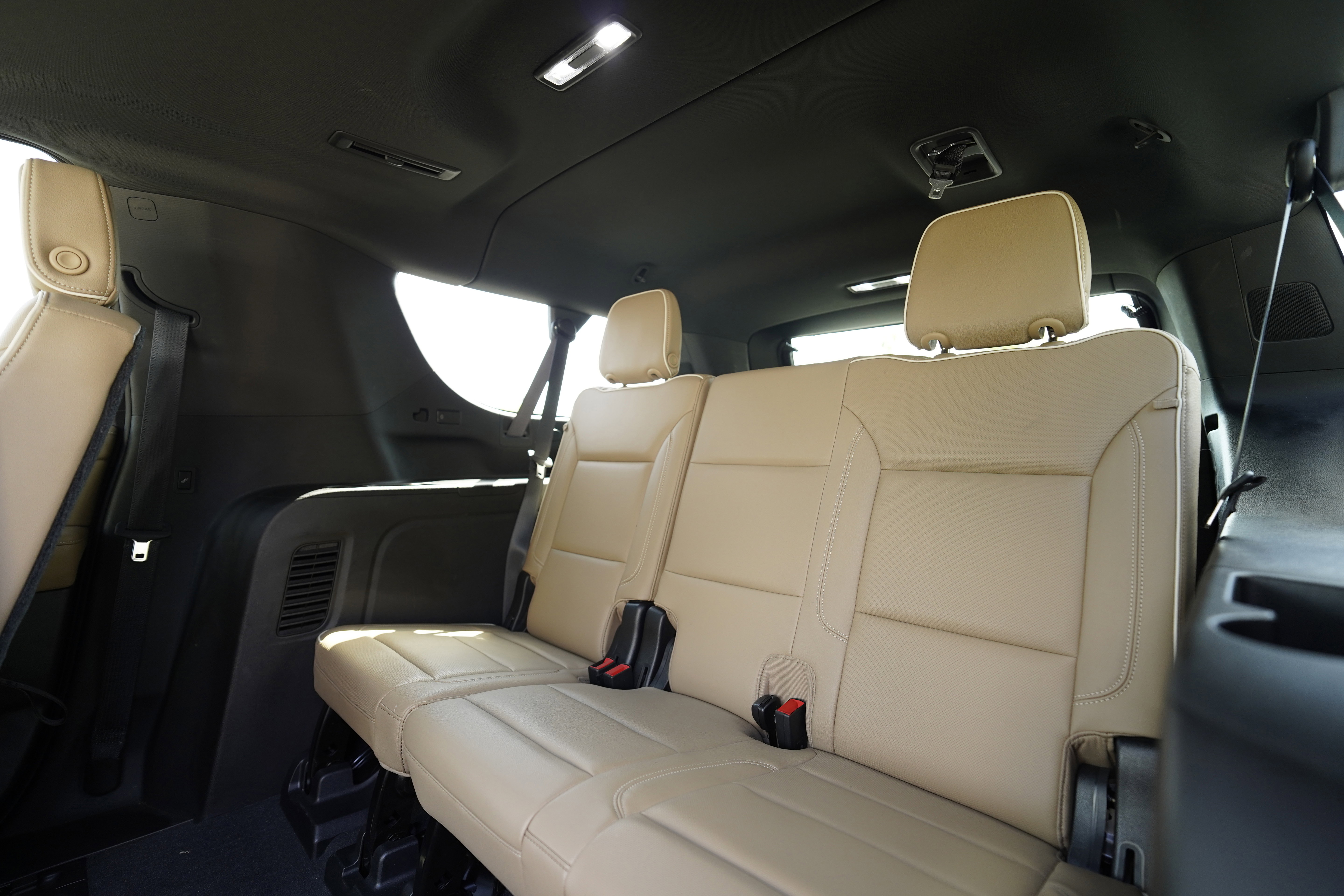 Used 2021 Chevrolet Suburban Premier w/ Premium Package RWD image 12