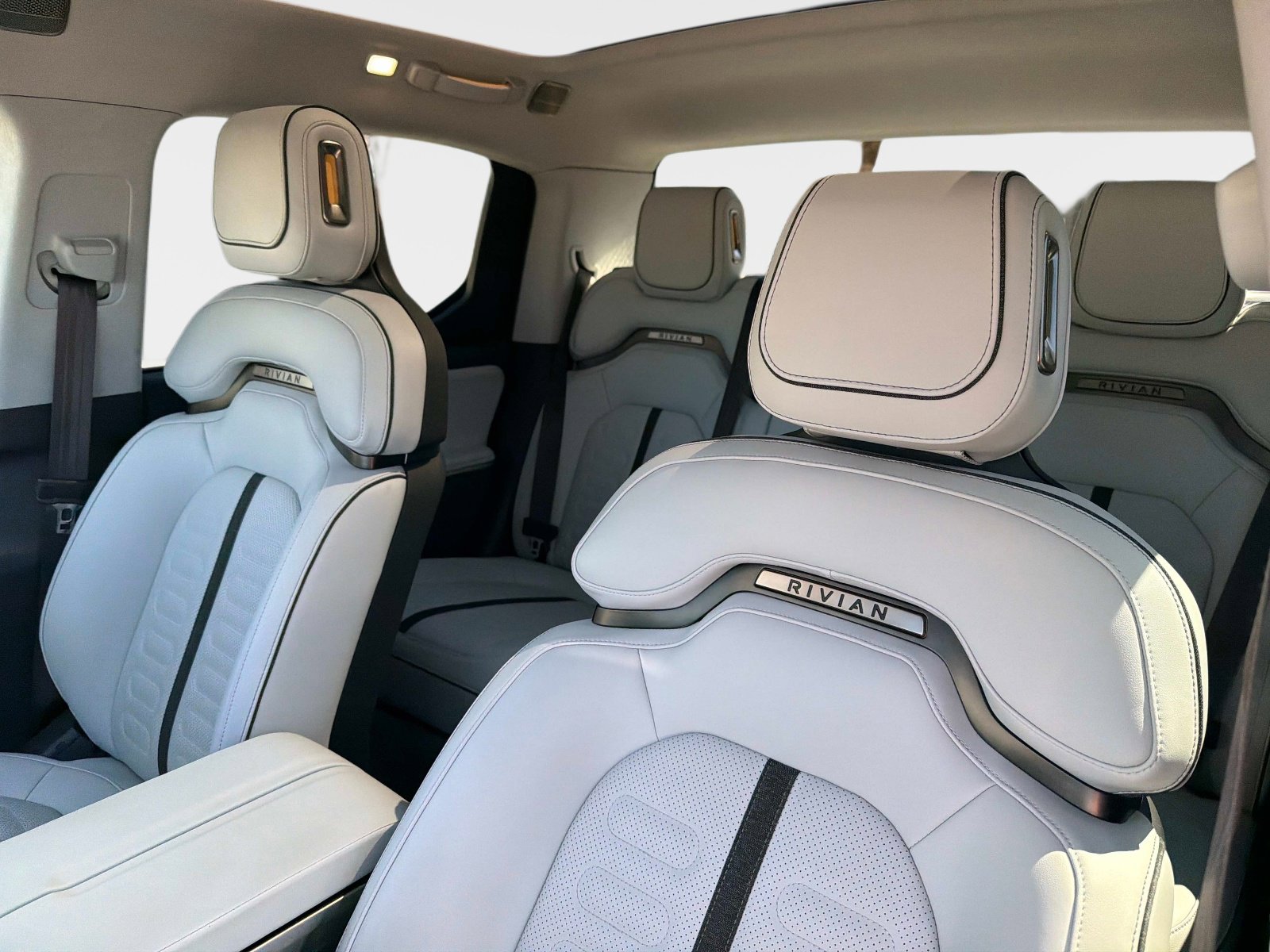 Used 2024 Rivian R1T Adventure image 42