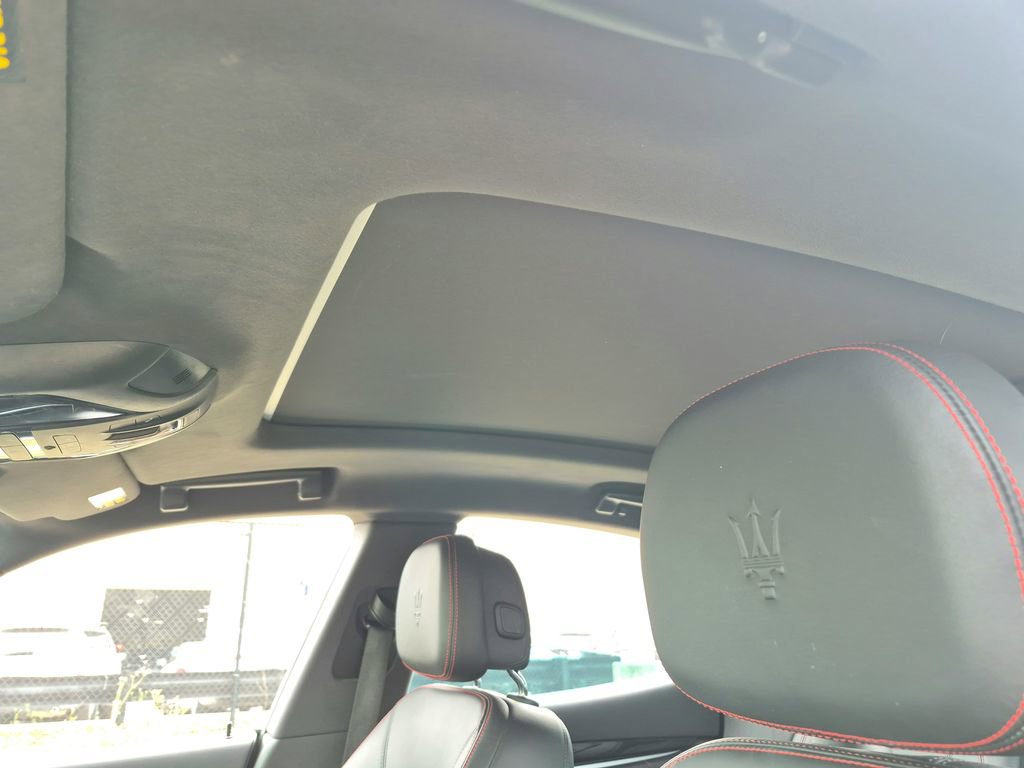 Used 2021 Maserati Levante image 11