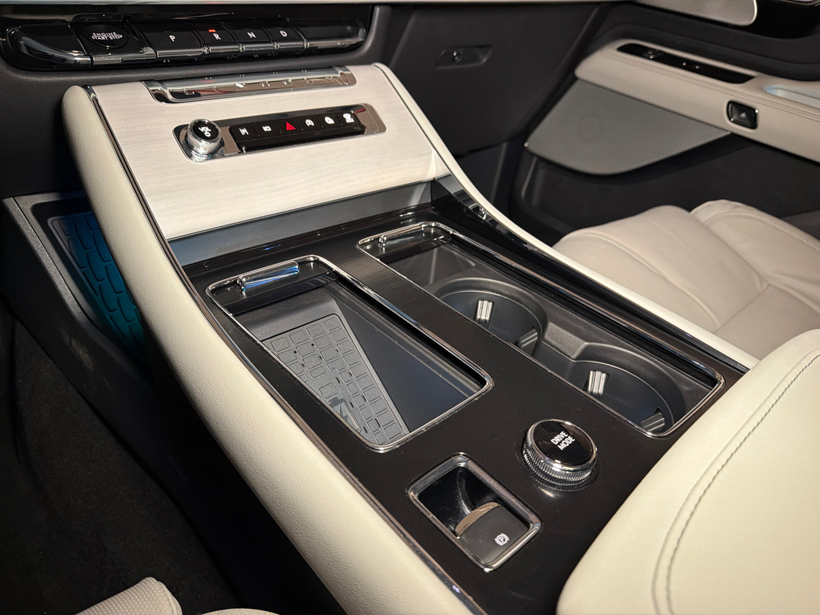 New 2026 Lincoln Aviator Reserve w/ Luxury Package AWD/4WD image 32