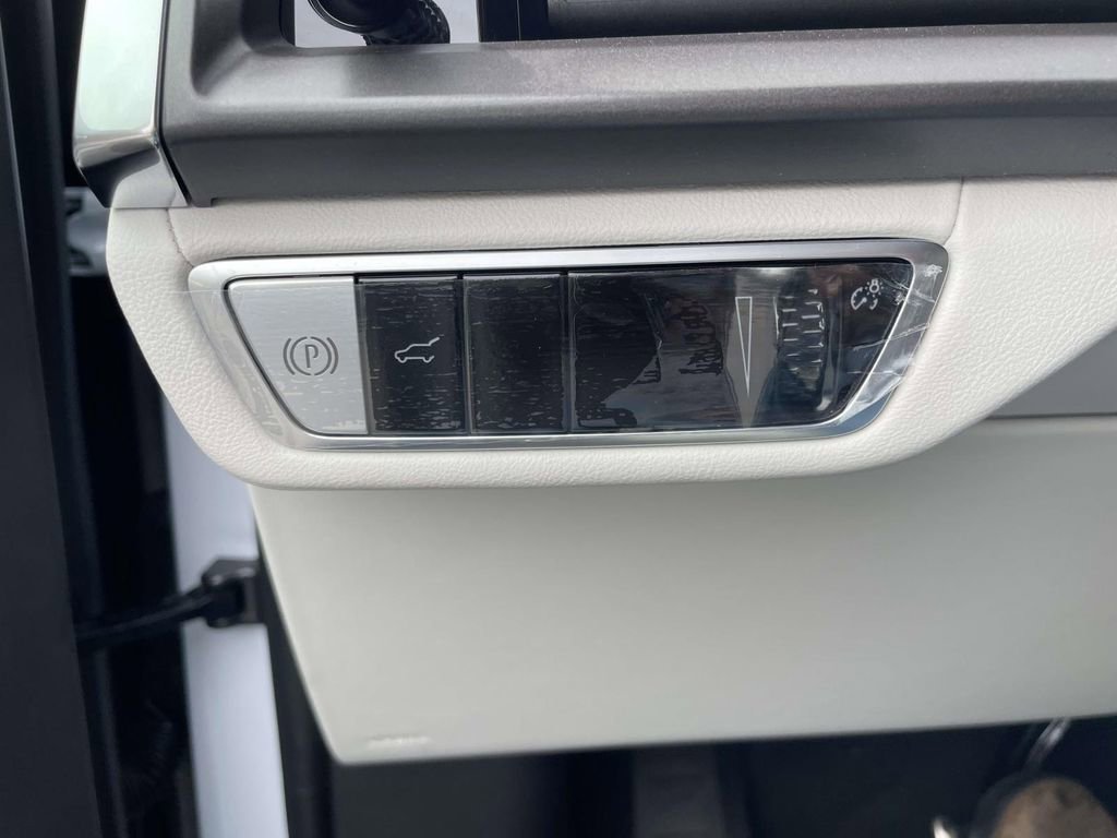 New 2026 Cadillac Vistiq Sport image 21