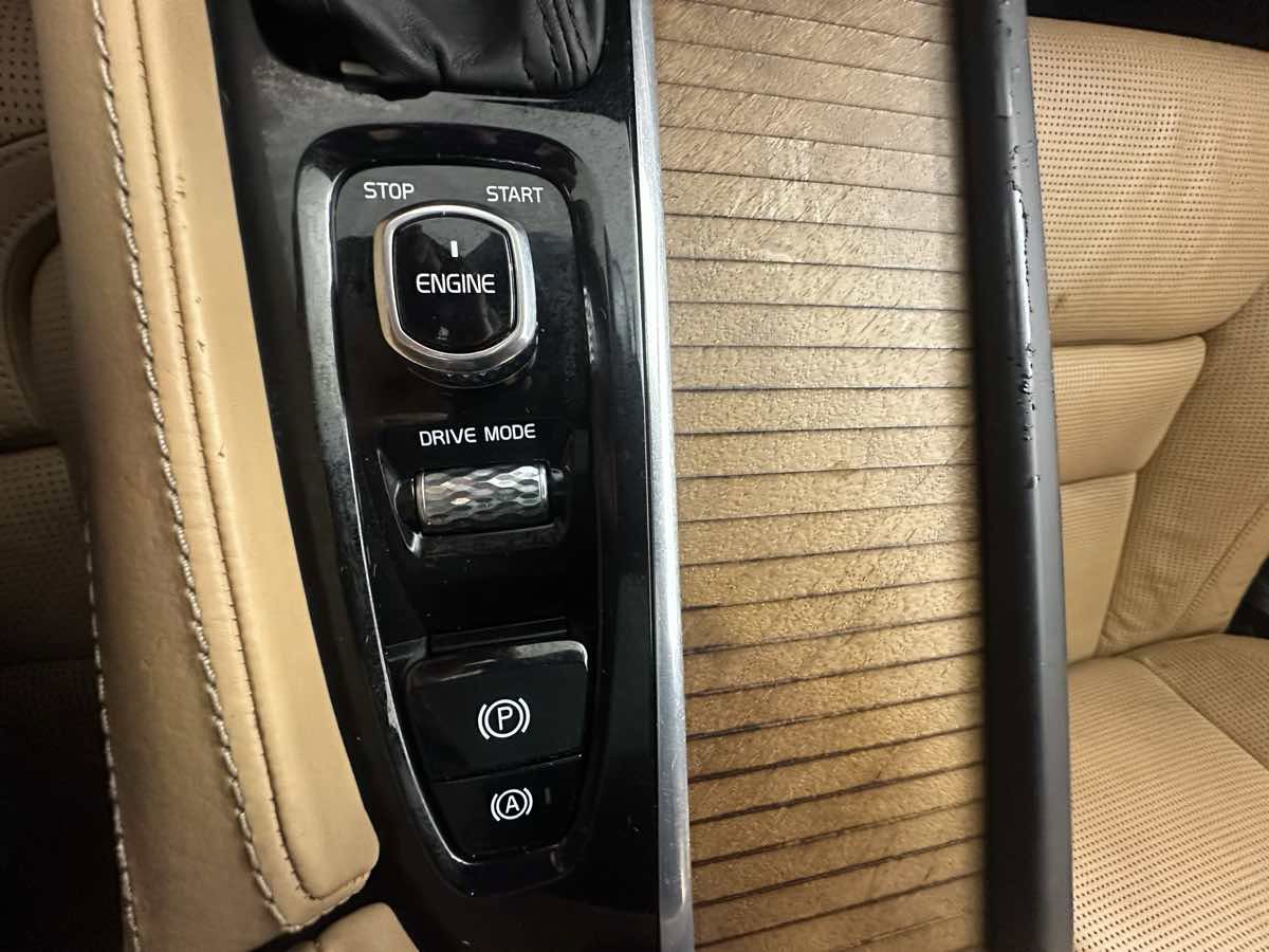 Used 2017 Volvo S90 T6 Inscription w/ Vision Package image 42