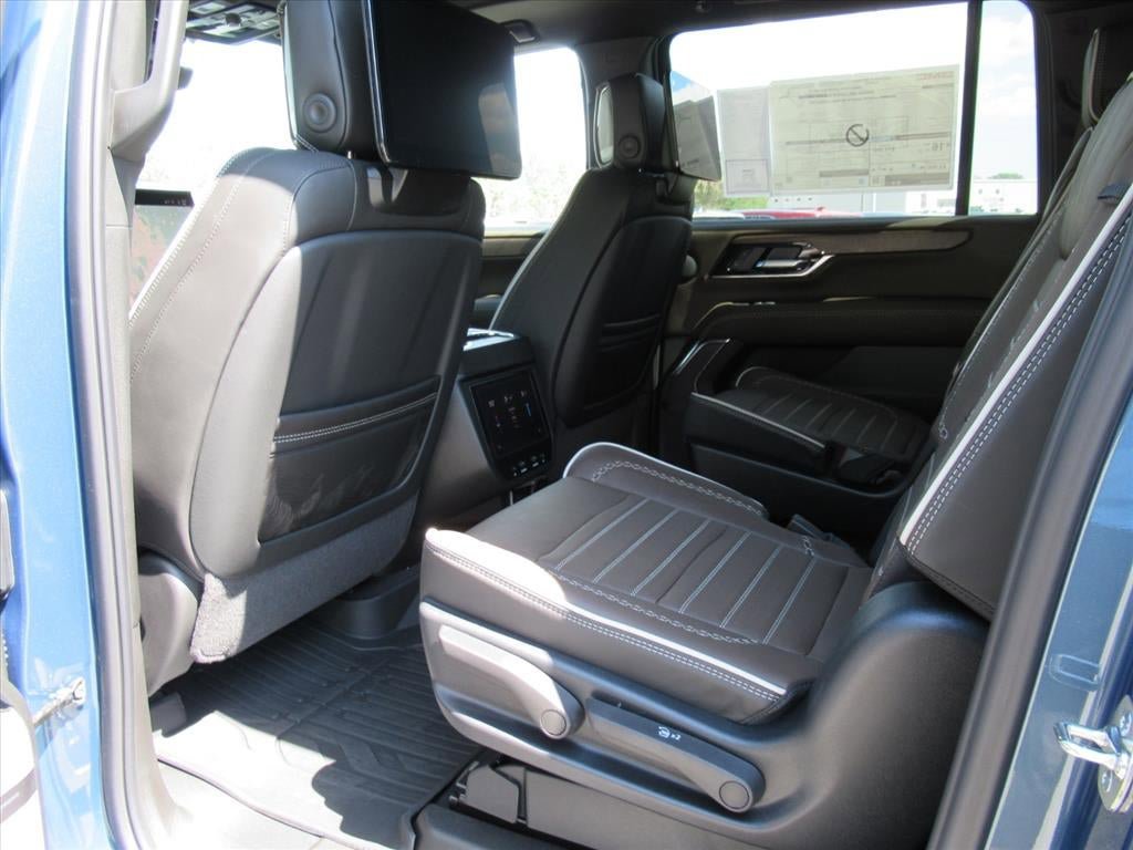 New 2026 GMC Yukon XL Denali Ultimate AWD/4WD image 18
