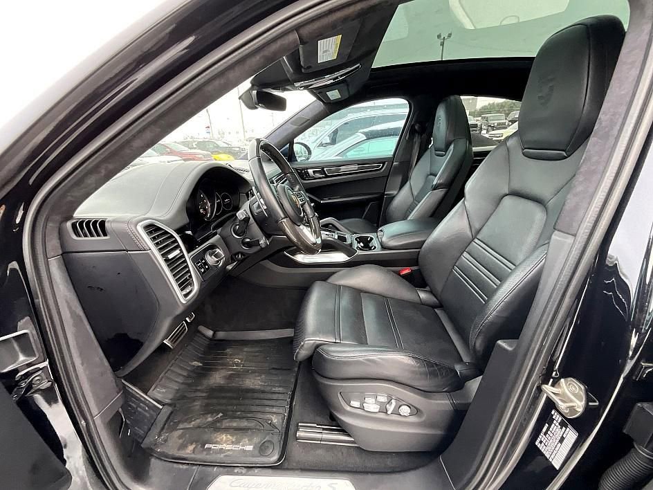 Used 2020 Porsche Cayenne Turbo S image 14