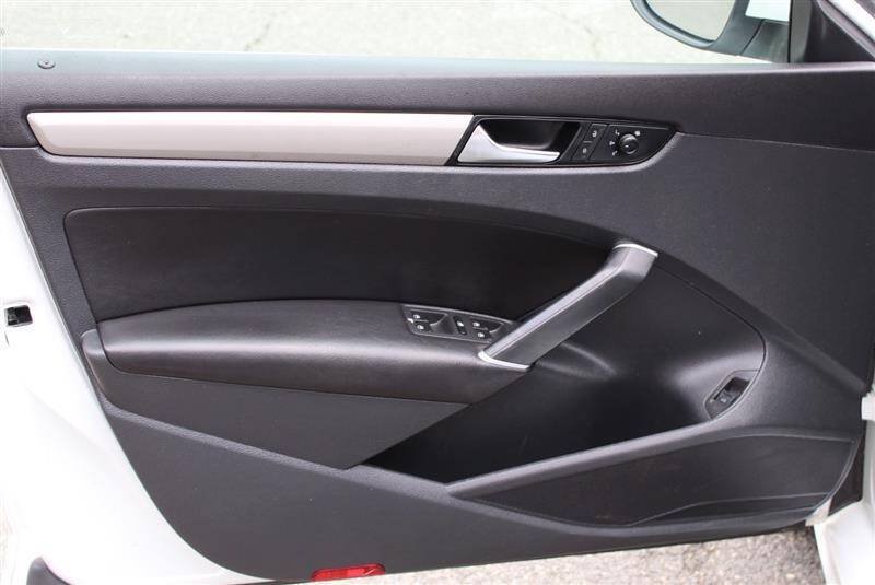 Used 2020 Volkswagen Passat 2.0T SE FWD image 11