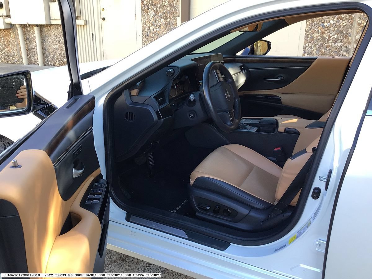 Used 2022 Lexus ES 300h w/ Premium Package FWD image 8
