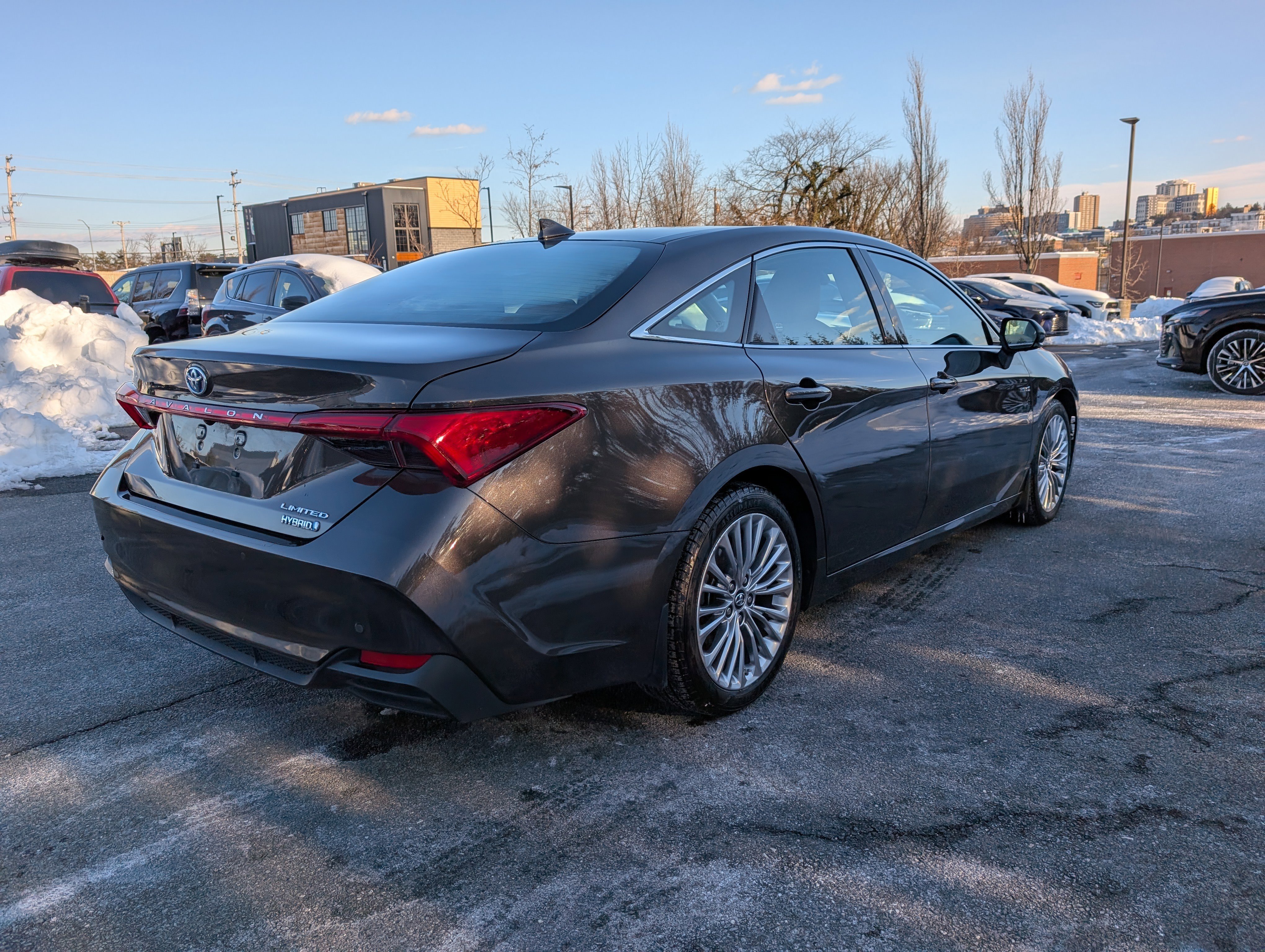 Used 2019 Toyota Avalon Limited w/ Advanced Safety Package image 3