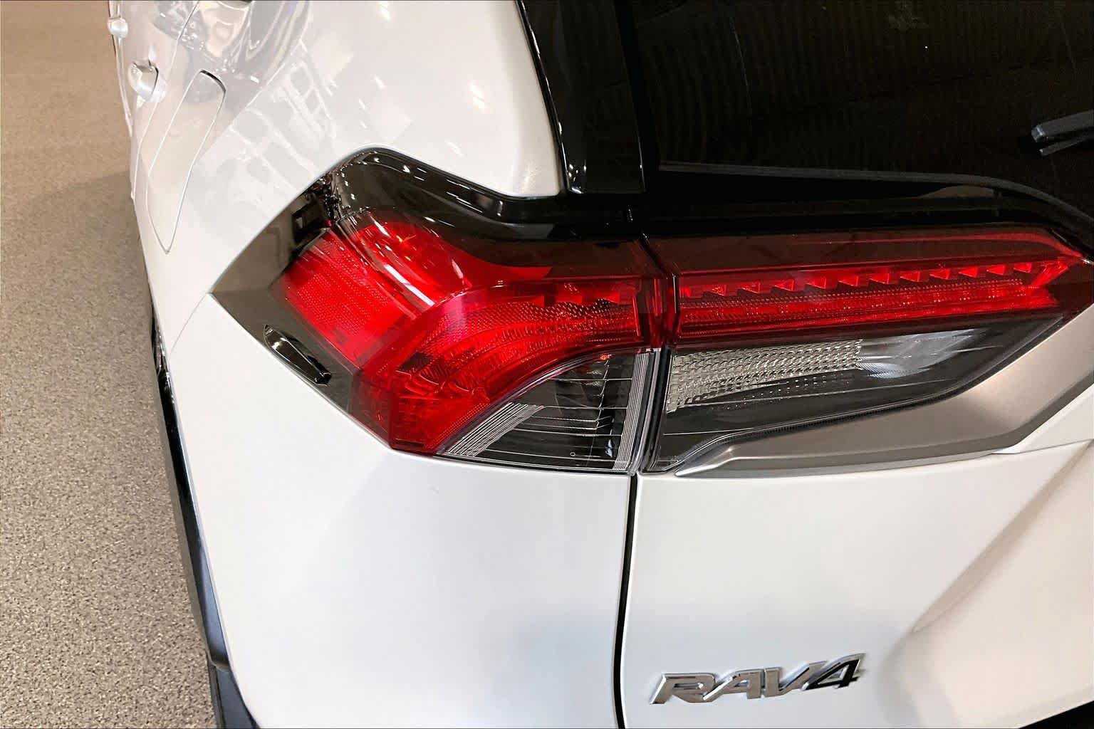 Used 2021 Toyota RAV4 XSE AWD/4WD image 25