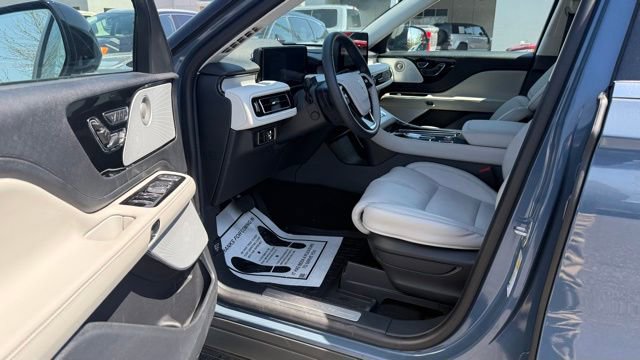 Used 2026 Lincoln Aviator Reserve AWD/4WD image 9