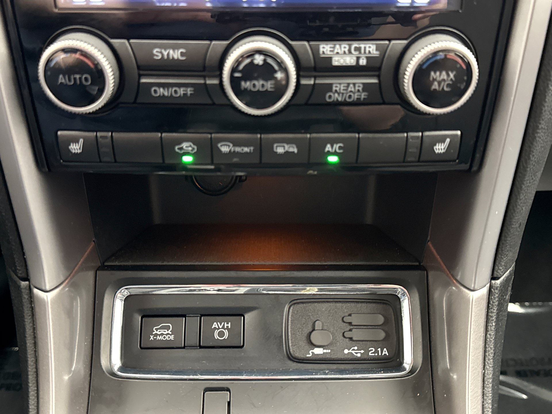 Used 2022 Subaru Ascent Limited w/ Technology Package AWD/4WD image 17