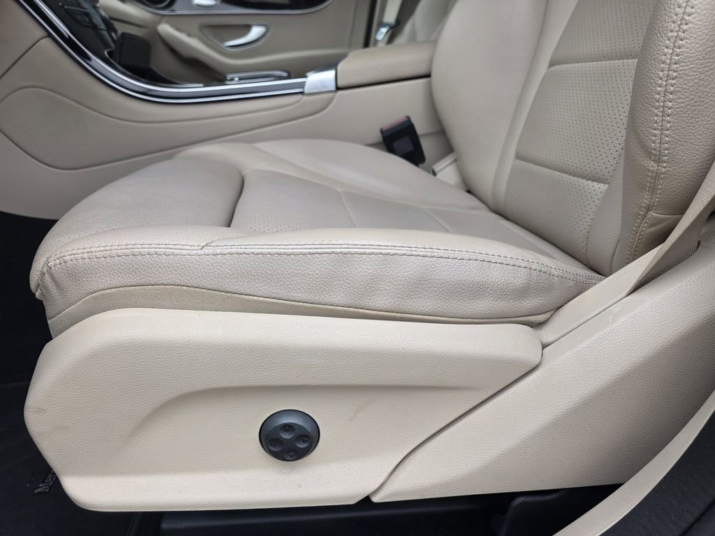 Used 2022 Mercedes-Benz GLC 300 w/ Premium Package Lite image 12