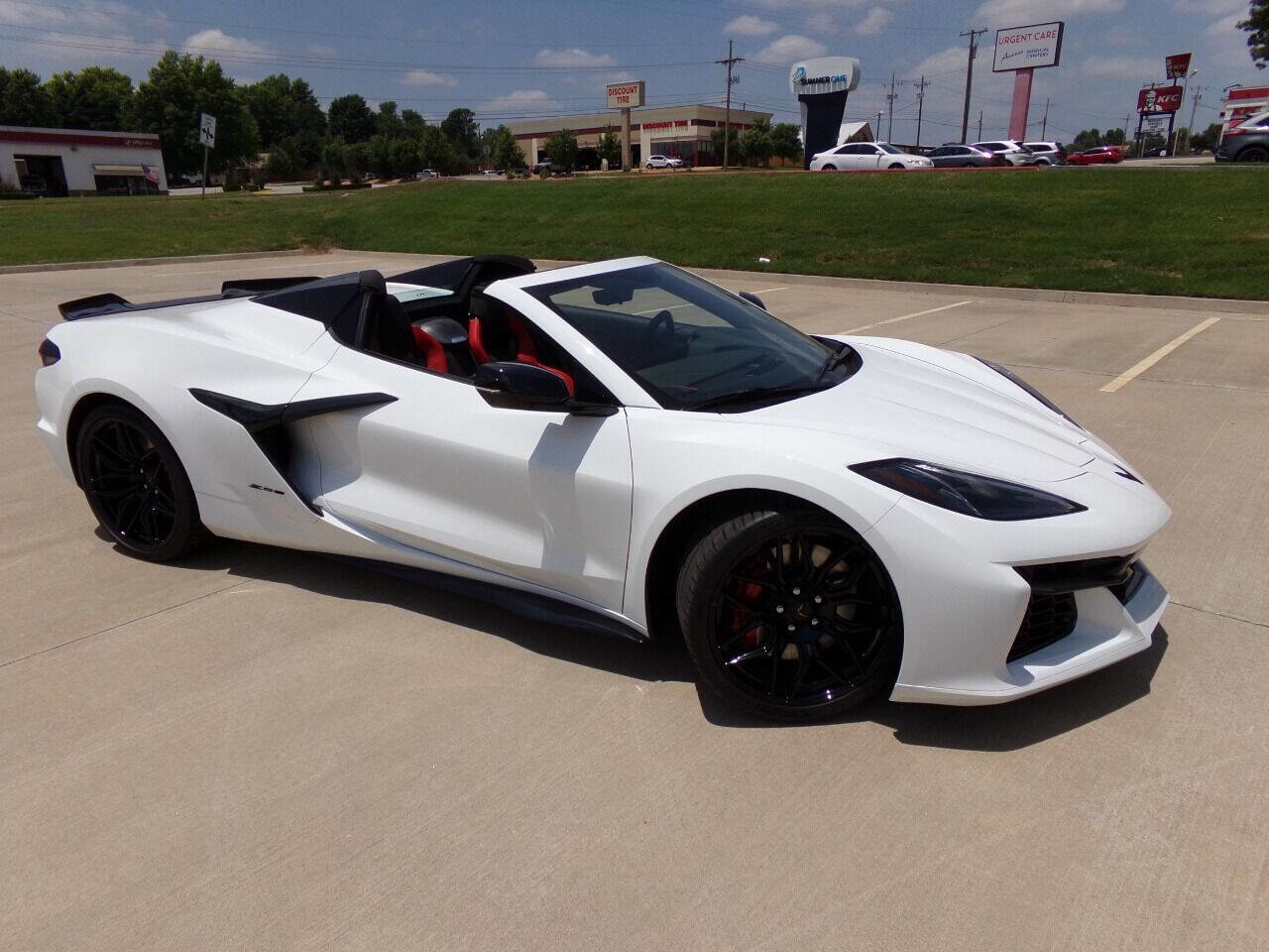 Used 2023 Chevrolet Corvette Z06 w/ 3LZ 70th Anniversary w/ Stealth Interior Trim Package image 2