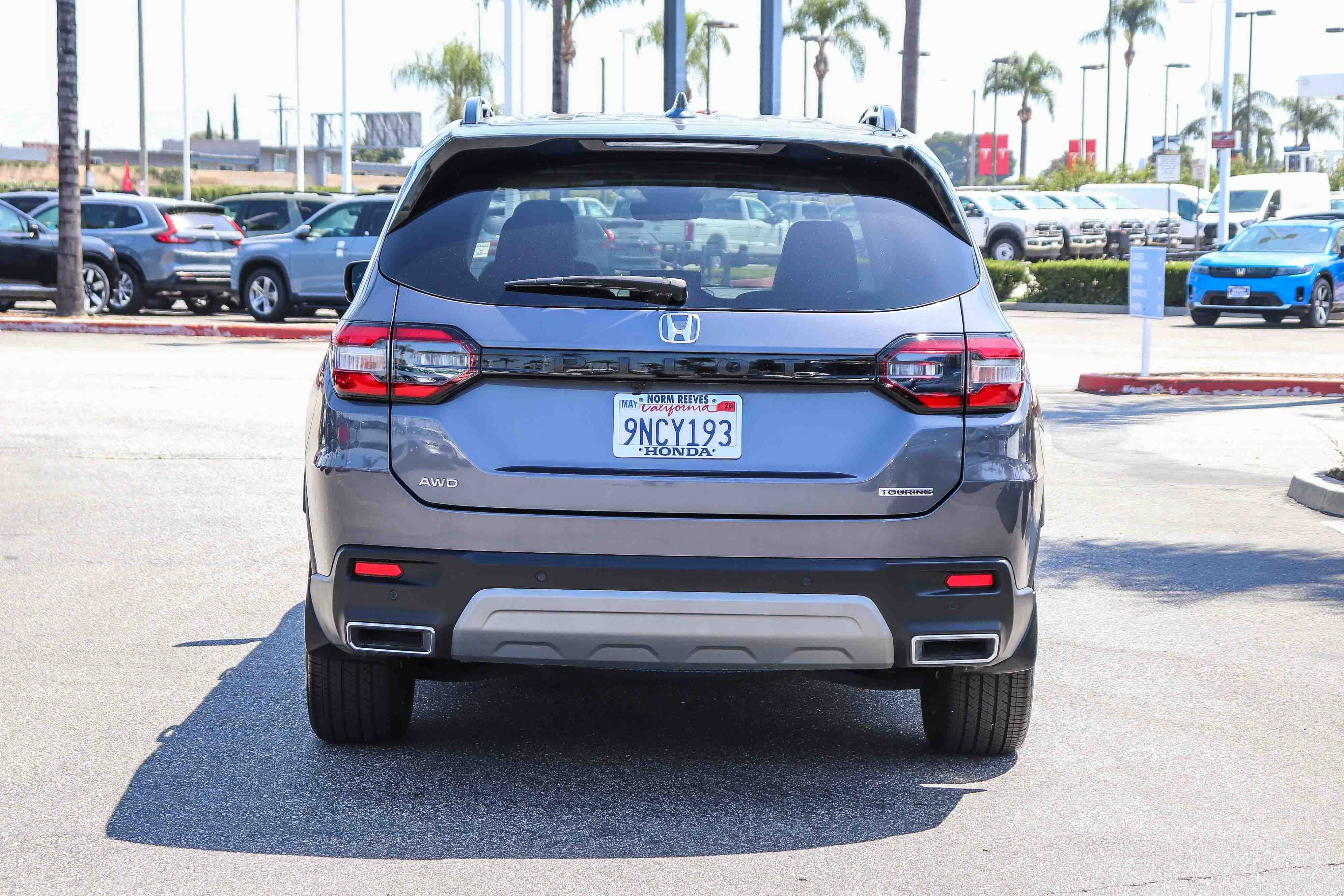 Used 2025 Honda Pilot Touring image 12