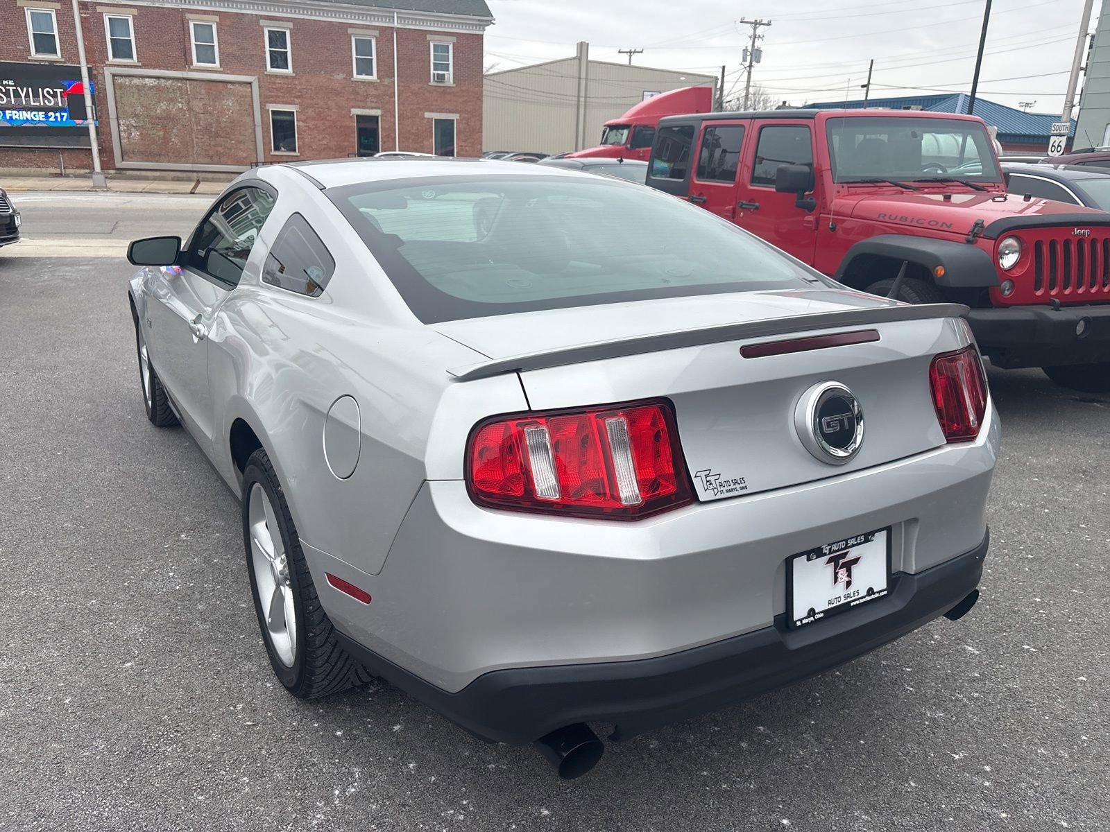 Used 2010 Ford Mustang GT image 3
