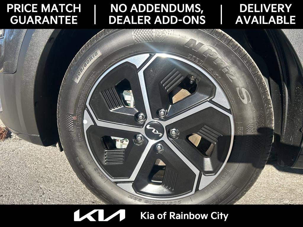 Used 2025 Kia Niro LX image 19