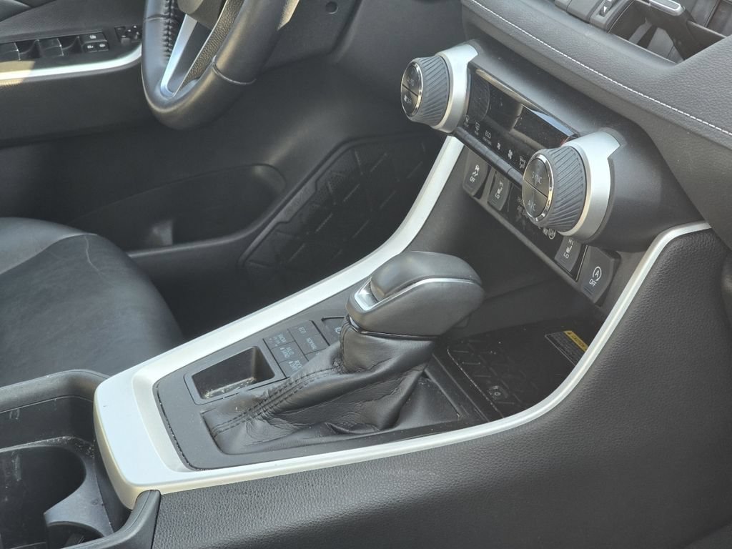 Certified 2020 Toyota RAV4 XLE Premium AWD/4WD image 11