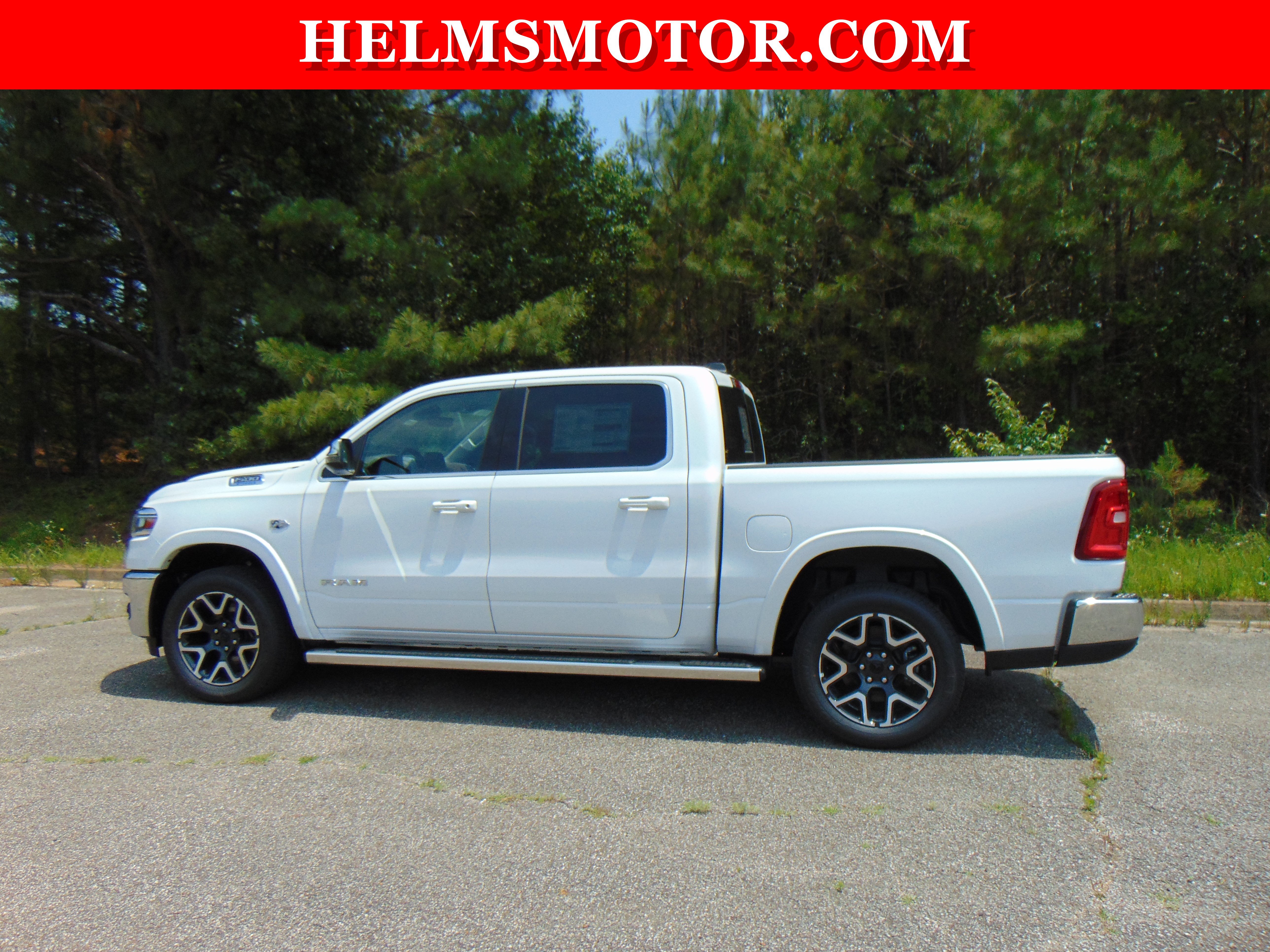 New 2026 RAM 1500 Laramie AWD/4WD image 3