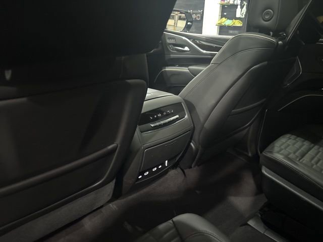 Used 2024 Cadillac Escalade Premium Luxury Platinum image 33
