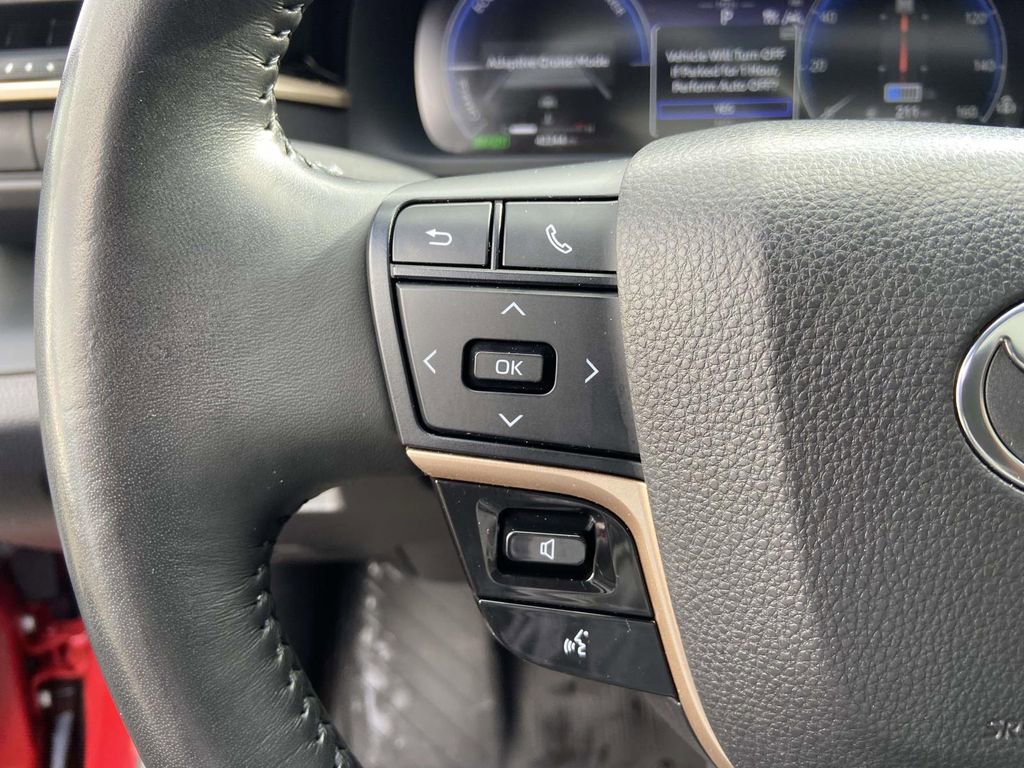 Used 2023 Toyota Crown Limited image 35