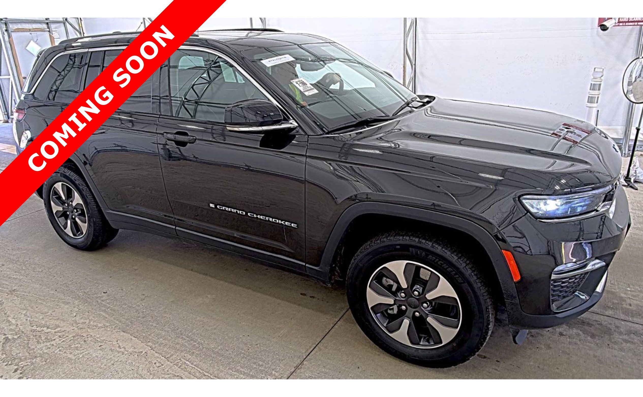 Used 2023 Jeep Grand Cherokee 4WD 4xe image 3