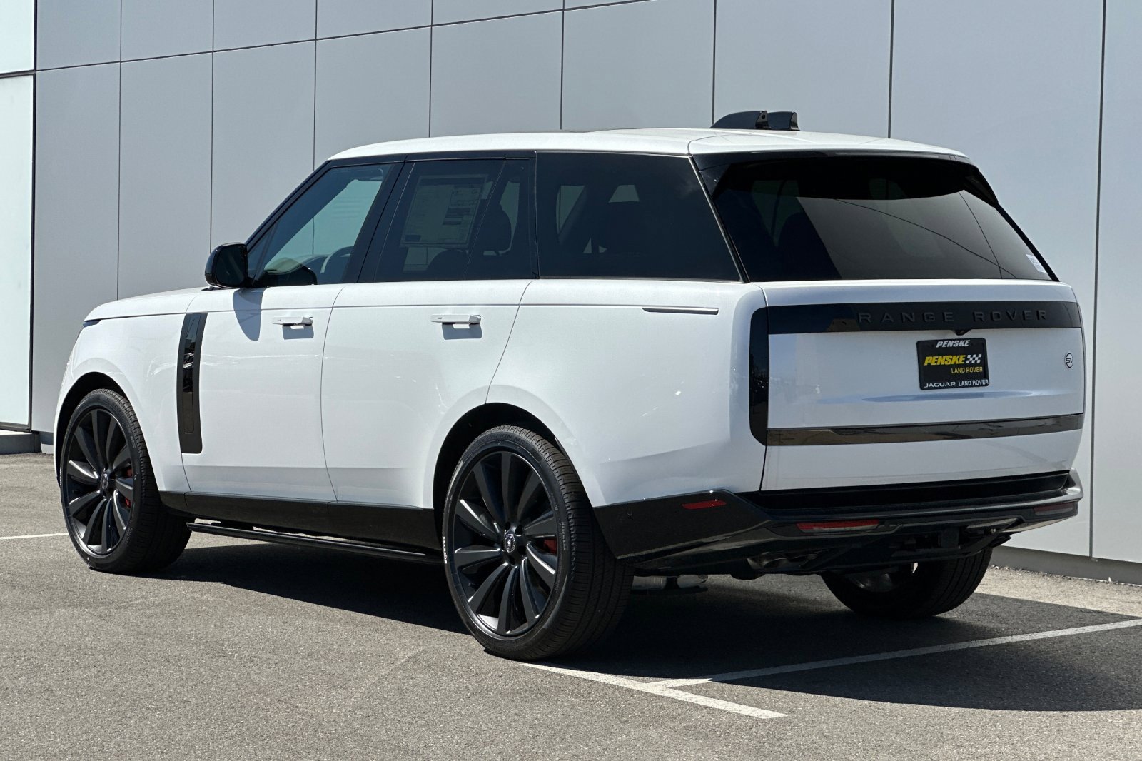 New 2025 Land Rover Range Rover SV image 3